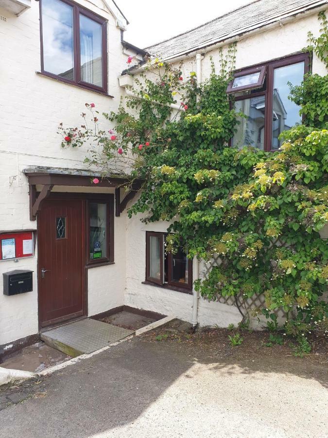 The Old Red Lion Bruton Exterior foto